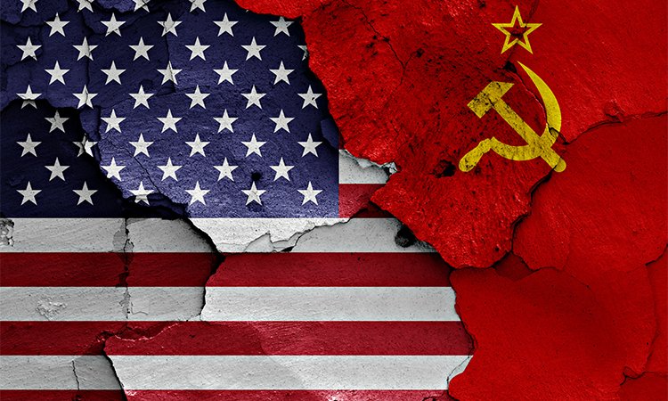 Flags,Of,Usa,And,Soviet,Union,Painted,On,Cracked,Wall