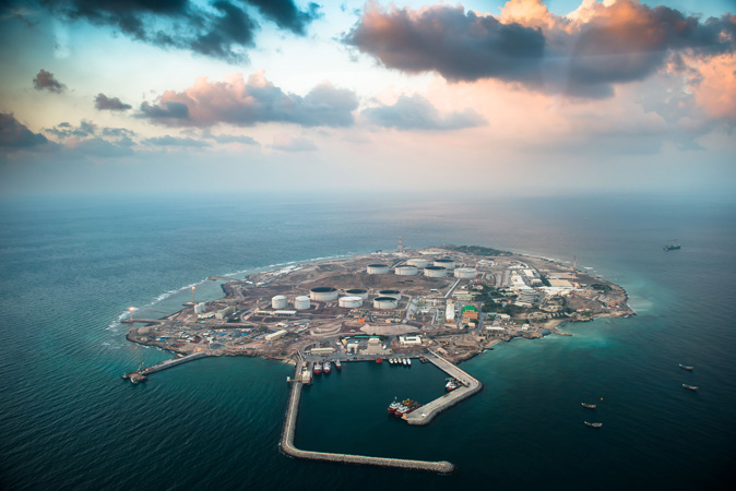 Helicopter,Image,To,Extract,Gas,From,Halul,Island,,Doha,,Qatar