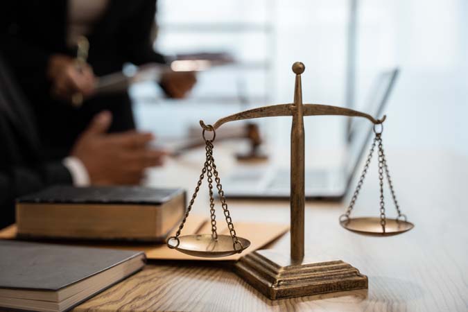 Lawyer,And,Team,Talk,And,Consult,On,Solving,Problems,And