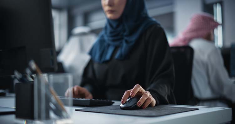 Close,Up,Of,A,Middle,Eastern,Engineer,Working,On,Computer