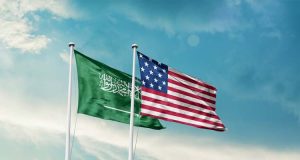 Saudi,Arabia,And,America,Friendship,Flags,Are,Waving,In,The